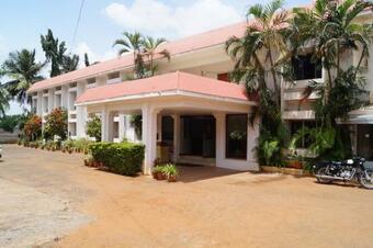 Hotel Badami Court