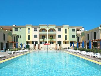 Apartamento Locazione Turistica Ferienanlage La Quercia / Le Farnie (cao420)