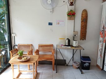 D House Hostel