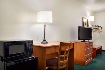 Hotel Baymont By Wyndham Clinton Valley West Court
