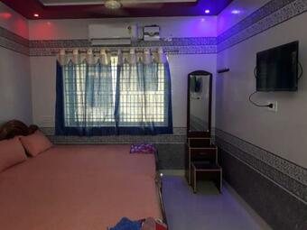 Sri Priya Lodge