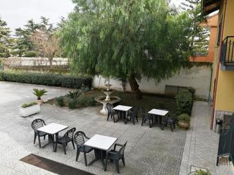Hostal Garden Inn