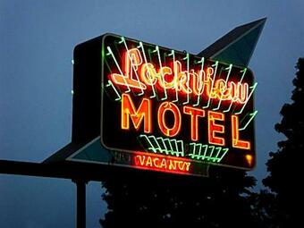 Hotel Adoba� Lockview
