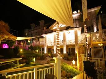 Club House Hotel