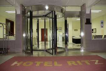 Hotel Ritz Waku-kungo