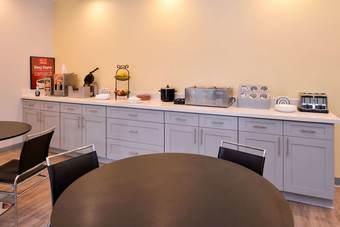 Hotel Econo Lodge And Suites