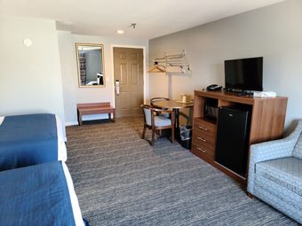 Hotel Hampton Village Inn