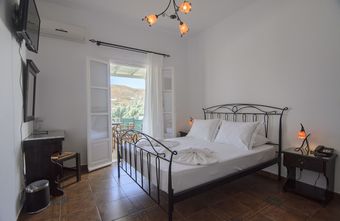 Yperia Hotel