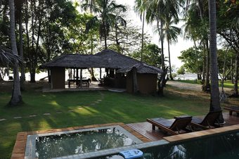 Hotel Melina's Beach Front Bungalow