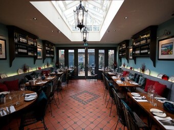 Posada Gilbey's Bar & Restaurant