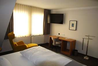Hotel H�ll Am Main