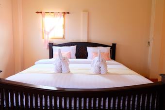 P Paradise Hotel