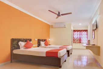 Oyo 10596 Hotel Indu