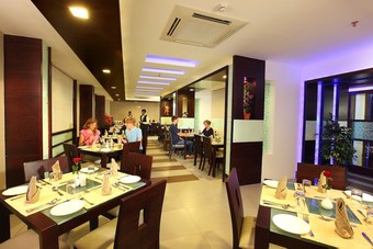 Hotel Whitegate Residency