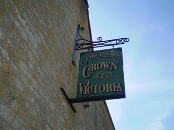 Posada The Crown & Victoria