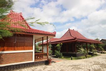 Bed & Breakfast The Royal Joglo