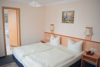 Hotel Zur-laend