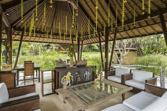 Bed & Breakfast Awan Biru Villas