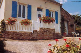 House With 2 Bedrooms In Chateaulin, With Wonderful Lake View, Furnished Garden And Wifi - 12 Km From The Beach