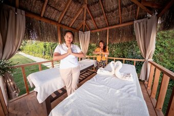 Moyo Beach Hotel