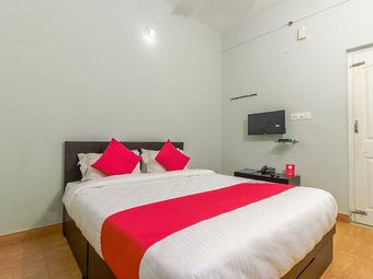 Hotel Oyo 23107 Rasha Residency
