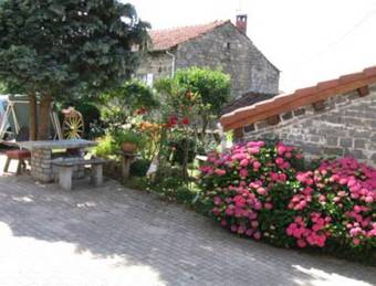 La Maison De Pierre