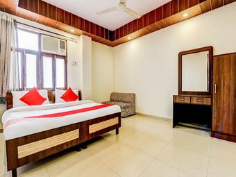 Hotel Oyo Flagship 27968 Vishwakarma Palace