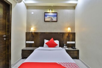 Oyo 3165 Hotel Radhe