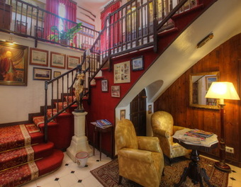 Del Almirante Hotel