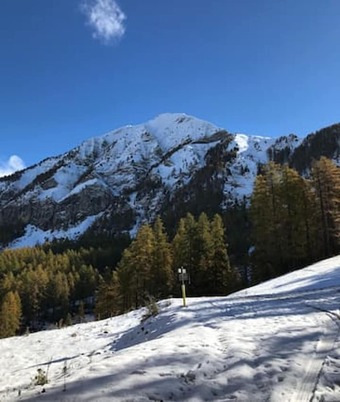 Chalet With 2 Bedrooms In Saint-l�ger-les-m�l�zes, With Wonderful Mountain View, Pool Access And Furnished Garden