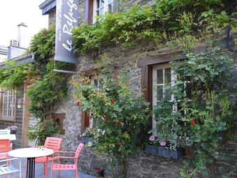 Cozy Holiday Home In Bi�vre With Pond