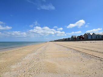 Holiday Home In Ravenoville With Courtyard, Terrace, Bbq