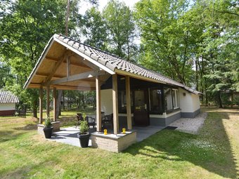 Detached Bungalow With Lovely Covered Terrace In A Nature Rich Holiday Park