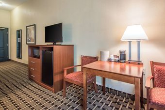 Hotel Quality Inn & Suites