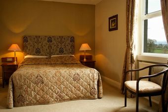 Castle Oaks House Hotel