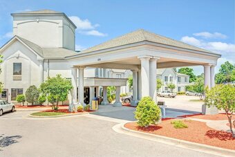 Hotel Days Inn By Wyndham Louisburg
