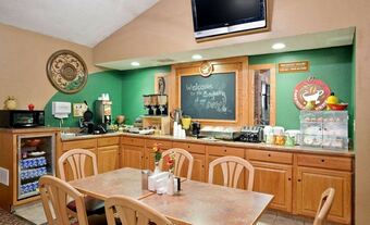 Hotel Americinn By Wyndham Charlevoix
