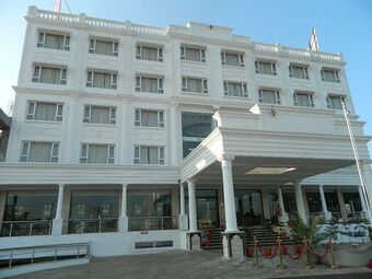 Hotel Keshav Clarks Inn