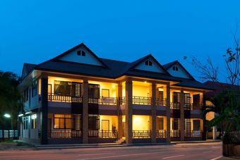 Hotel Suporn Lakeview Service Apt & Homestay