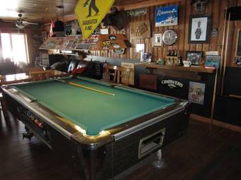 Lodge Log Inn & Pub