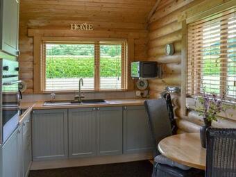 Lepus Lodge E3731