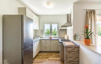 Three-bedroom Holiday Home In Gajana