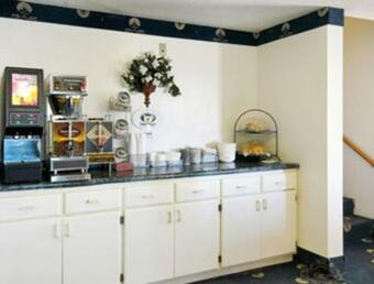 Hotel Becker Inn & Suites