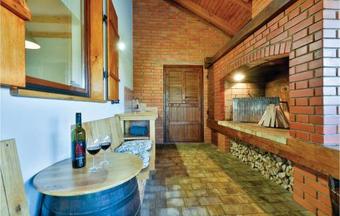 Three-bedroom Holiday Home In Glina