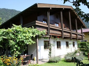 Quaint Mansion With Sauna In Goldegg
