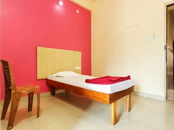 Spot On 49517 Hotel Hoysala Deluxe Lodging & Restaurant