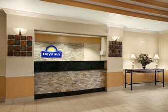 Hotel Days Inn & Suites By Wyndham Cedar Rapids