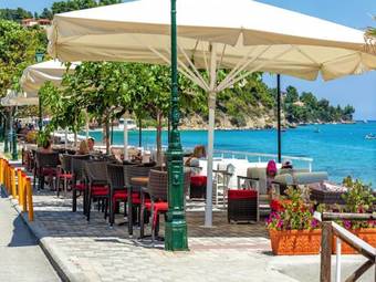 Xenios Dolphin Beach Hotel