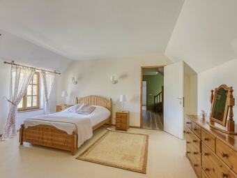 Enticing Holiday Home In Berigny With Swimming Pool