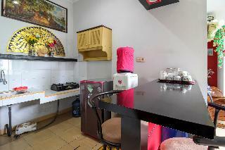 Hotel Reddoorz Plus Near Hartono Mall